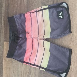 Quicksilver boardshorts EUC